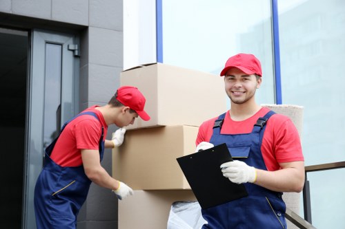 Residential packing and unpacking support for Kennington households
