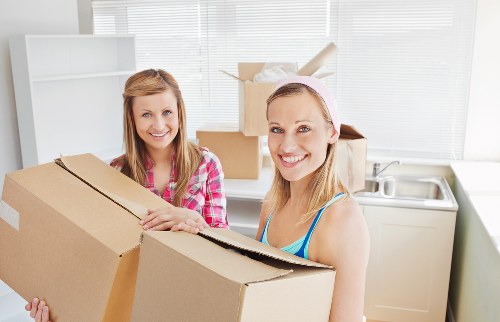 Van removal support for a flat move in Kennington with narrow access
